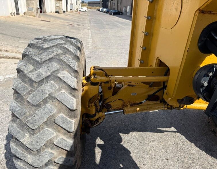 JOHN DEERE 772GP AWD **REGISTERED**